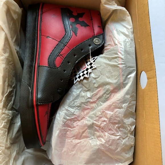 Vans Marvel Limited Edition Sk8 Hi Deadpool - Picture 4 of 7